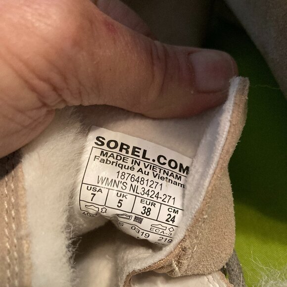 Sorel Women's Tan Winter Boots with White Lining - Picture 4 of 5